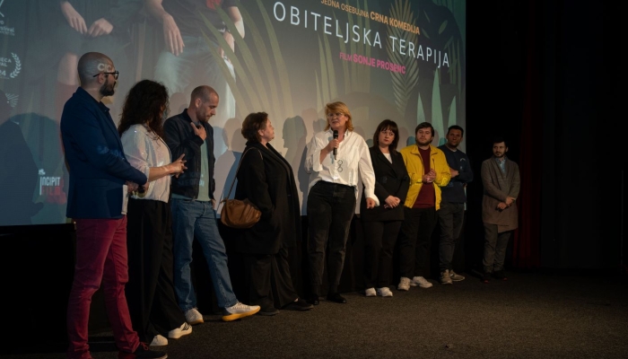 Premijerom filma <em>Obiteljska terapija</em> započela distribucija u domaćim kinimapovezana slika
