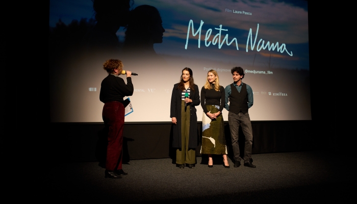 U prepunoj zagrebačkoj Kinoteci održana premijera filma <em>Među nama</em> redateljice Laure Pascupovezana slika