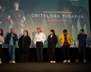 Premijerom filma <em>Obiteljska terapija</em> započela distribucija u domaćim kinima
