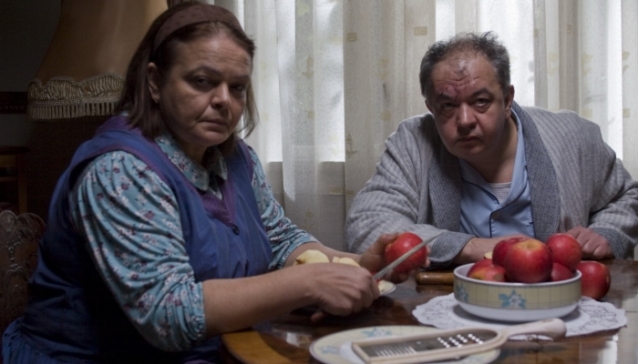 <em>Čovjek ispod stola</em> Nevena Hitreca započinje hrvatsku kino distribucijupovezana slika