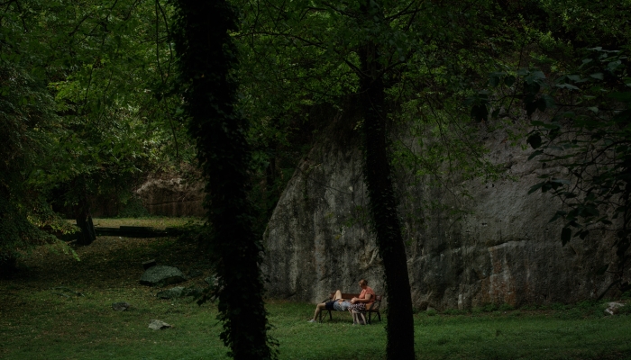 Svjetska premijera filma <em>Sitni lopovi </em>Mate Ugrina na&nbsp;60. Međunarodnom festivalu u Karlovim Varimapovezana slika