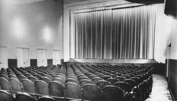 Pogled na prošlost i sadašnjost kino dvorana na 14. Velesajmu kulturepovezana slika